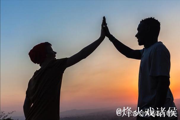 维克托·巴拉格尔解析快乐与生活困境的纽带