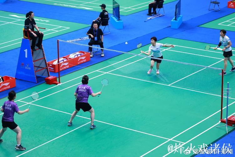 “十五运会羽毛球赛事落幕 赛场展现坚持与激情”